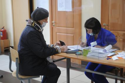 Санкт-Петербург. Голосование на выборах депутатов Государственной Думы. Избирательный участок.