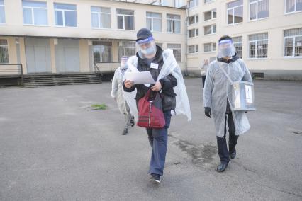 Санкт-Петербург. Голосование на выборах депутатов Государственной Думы. Избирательный участок.