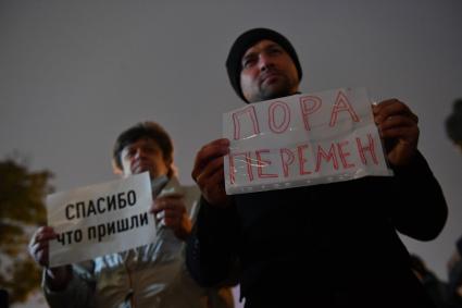 Москва.  Участники несанкционированной акции протеста  КПРФ по итогам выборов депутатов Государственной Думы Федерального собрания РФ VIII созыва на Пушкинской площади.