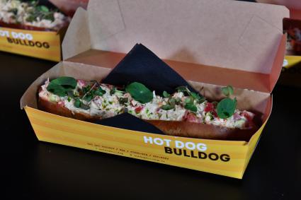 Москва. Церемония открытия ресторанной сети Гарика Харламова `Hot Dog Bulldog` в МВЦ `Крокус Экспо`.