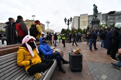 Москва. Несанкционированная акция КПРФ по итогам выборов в Госдуму на Пушкинской площади.