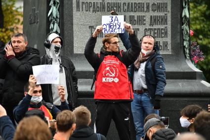 Москва. Несанкционированная акция КПРФ по итогам выборов в Госдуму на Пушкинской площади.