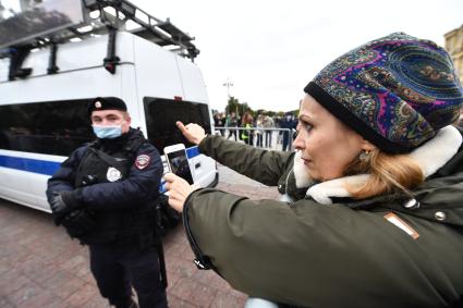 Москва. Несанкционированная акция КПРФ по итогам выборов в Госдуму на Пушкинской площади.