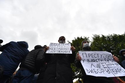 Москва. Несанкционированная акция КПРФ по итогам выборов в Госдуму на Пушкинской площади.