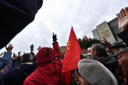 Москва. Несанкционированная акция КПРФ по итогам выборов в Госдуму на Пушкинской площади.