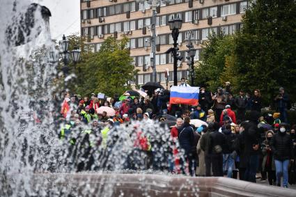 Москва. Несанкционированная акция КПРФ по итогам выборов в Госдуму на Пушкинской площади.