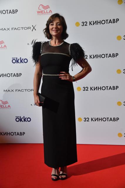 Сочи. Актриса Анна Банщикова на торжественной церемонии закрытия 32-го фестиваля российского кино `Кинотавр`.