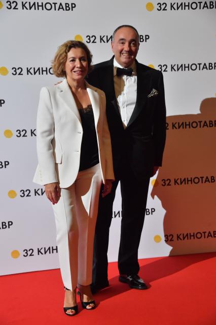 Сочи. Режиссёр, продюсер и медиа-менеджер, президент ОРКФ Кинотавр Александр Роднянский и его супруга, соучредитель Фонда поддержки развития кинематографа и искусства Кинотавр Валерия Роднянская на торжественной церемонии закрытия 32-го фестиваля российского кино `Кинотавр`.