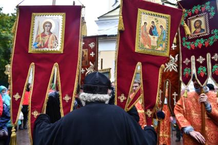 Московская область. Во время Елисаветинского крестного хода в селе Ильинское Московской области, посвященного 130-летию присоединения к православию Великой Княгини Елизаветы Фёдоровны.