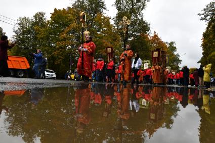 Московская область. Во время Елисаветинского крестного хода в селе Ильинское Московской области, посвященного 130-летию присоединения к православию Великой Княгини Елизаветы Фёдоровны.