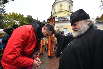 Московская область. Во время Елисаветинского крестного хода в селе Ильинское Московской области, посвященного 130-летию присоединения к православию Великой Княгини Елизаветы Фёдоровны.