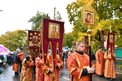 Московская область. Во время Елисаветинского крестного хода в селе Ильинское Московской области, посвященного 130-летию присоединения к православию Великой Княгини Елизаветы Фёдоровны.