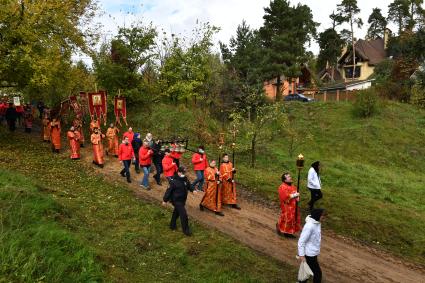 Московская область. Во время Елисаветинского крестного хода в селе Ильинское Московской области, посвященного 130-летию присоединения к православию Великой Княгини Елизаветы Фёдоровны.