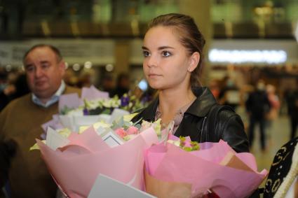 Санкт-Петербург. Во время встретичи серебряной призерки Олимпиады в Токио, гимнастки Дины Авериной в аэропорту Пулково.