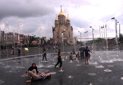 Владивосток. Вид на Спасо-Преображенский кафедральный собор.