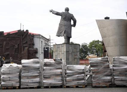 Владивосток. Памятник В.И. Ленину на Привокзальной площади.