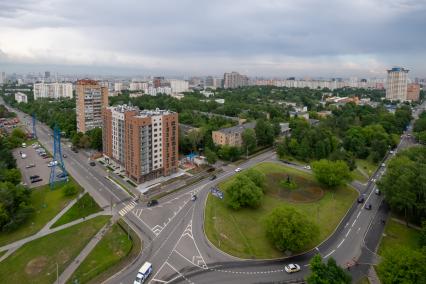 Москва. 10-этажный новый жилой дом по программе реновации в районе Черемушки.