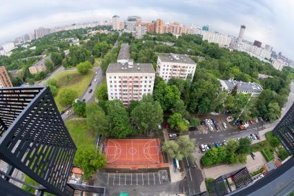 Москва. Вид на жилые дома в районе Черемушки.