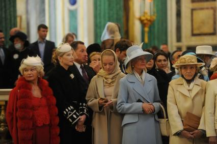 Санкт-Петербург. (слева направо) Член комитета Совета Федерации РФ Людмила Нарусова, предприниматель Александр Шусторович и его жена Наталья и дочь пресс-секретаря президента РФ Дмитрия Пескова Елизавета Пескова на церемонии венчания Великого князя Георгия Михайловича Романова и Ребекки Беттарини в Исаакиевском соборе.