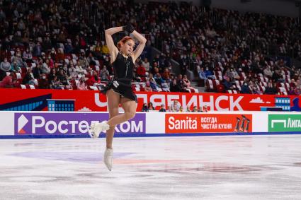 Челябинск. Спортсменка Александра Трусова во время произвольной программы женского одиночного катания на контрольных прокатах сборной России по фигурному катанию на ледовой арене `Трактор`.