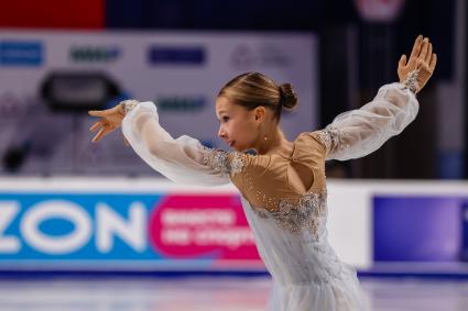 Челябинск. Спортсменка Ксения Синицына во время короткой программы женского одиночного катания на контрольных прокатах сборной России по фигурному катанию на ледовой арене `Трактор`.