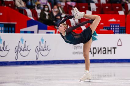 Челябинск. Спортсменка Алена Косторная во время произвольной программы женского одиночного катания на контрольных прокатах сборной России по фигурному катанию на ледовой арене `Трактор`.