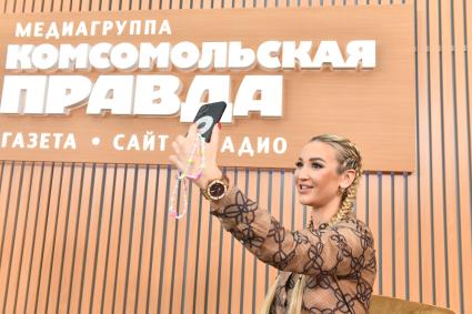 Москва. Певица, телеведущая Ольга Бузова на радио `Комсомольская правда`.