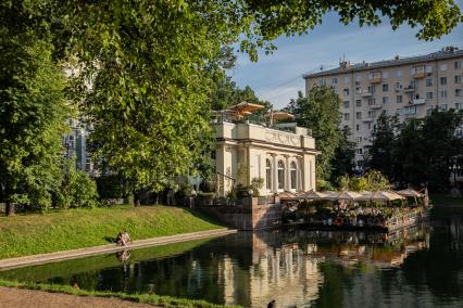 Москва. Ресторан `Павильон` на Патриарших прудах.