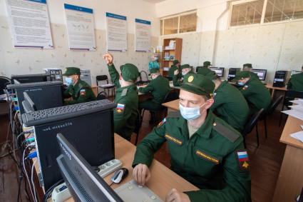 Челябинск. Пункт призыва граждан на военную службу.