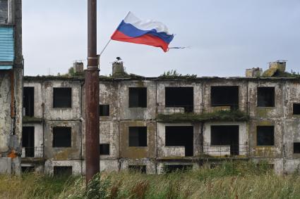 Сахалинская область. Остров Итуруп. Заброшенные дома в поселке Горное.