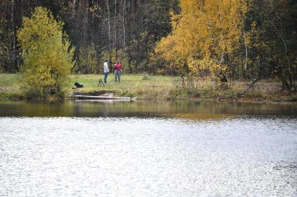 Московская область.  На озере  Красное в Балашихе, по форме напоминающее  сердце.