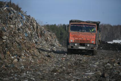 Екатеринбург. Работы по рекультивации Широкореченского мусорного полигона, куда в течении 50 лет свозили бытовые отходы из Екатеринбурга и Свердловской области