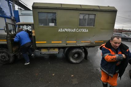 Екатеринбург. Работники аварийной службы горводоканала