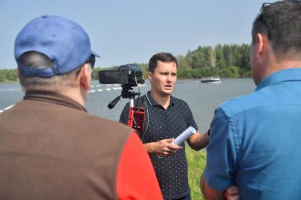 Республика Татарстан, с. Державино. Заместитель министра экологии и природных ресурсов Республики Татарстан Егор Тарнавский рассказывает о ходе и результатах работ по реализации проекта `Сохранение уникальных водных объектов`.