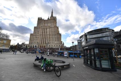 Москва. Высотный дом на Кудринской площади.