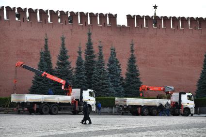 Москва. Обрушение зубца на кремлевской стене после сильного урагана.