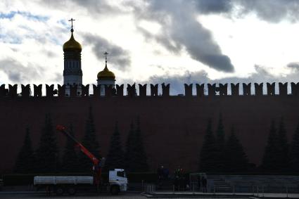 Москва. Обрушение зубца на кремлевской стене после сильного урагана.