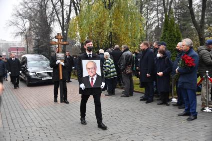 Москва. Церемония прощания с диктором Игорем Кирилловым на Новодевичьем кладбище.