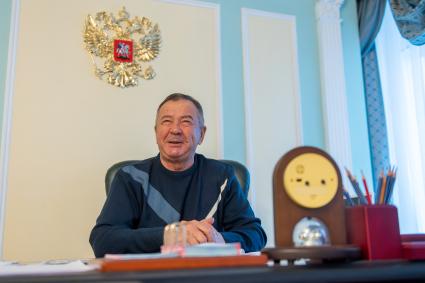 Нижегородская область. Село Хохлома. Предприниматель, председатель с/х производственного кооператива  Хохлома  -  Валерий Крылов.