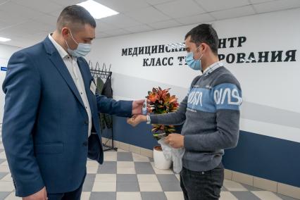 Санкт-Петербург. Оформление регистрационных документов иностранным гражданам и трудовым мигрантам в миграционном центре `Южный` .