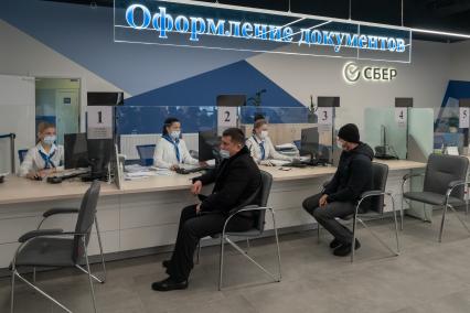 Санкт-Петербург. Оформление регистрационных документов иностранным гражданам и трудовым мигрантам в миграционном центре `Южный` .
