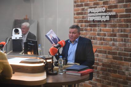 Москва. Губернатор Вологодской области Олег Кувшинников на радио `Комсомольская правда`.