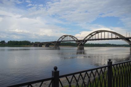 Рыбинск. Волжский мост.