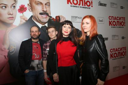 Кинотеатр КАРО 11 ОКТЯБРЬ. Премьера фильма СПАСИТЕ КОЛЮ! 2021. На снимке: актеры Александр Нестеров, Нонна Гришаева, сын Илья Нестеров и дочь Анастасия Дерова