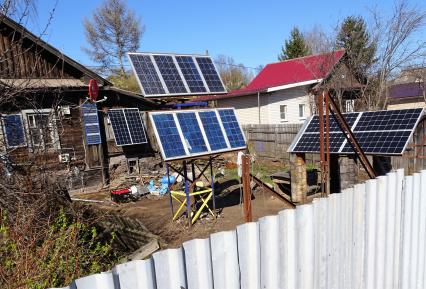 Кировская область. Солнечная электростанция на огороде Олега Евсеева.