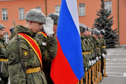 Москва. Военнослужащие роты почетного караула   Преображенского полка  во время занятий.