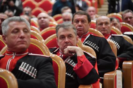 Москва. Участники заседания большого круга Всероссийского казачьего общества в Храме Христа Спасителя.