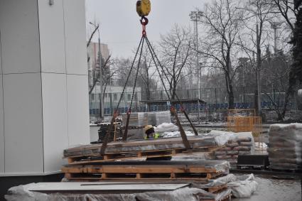 Москва. Работы по реконструкции стадиона `Москвич` на Волгоградском проспекте.