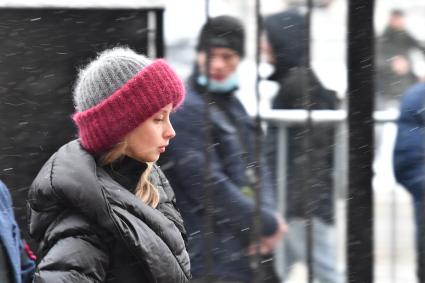 Москва. Вдова А.Градского Марина Коташенко перед началом церемонии прощания с народным артистом России Александром Градским в театре \"Градский холл\".