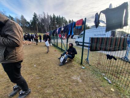 Белорусско-польская граница. Беженцы из Ближнего Востока в центре временного содержания мигрантов.